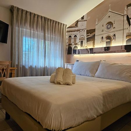Hotel Cladan Ассизи Экстерьер фото