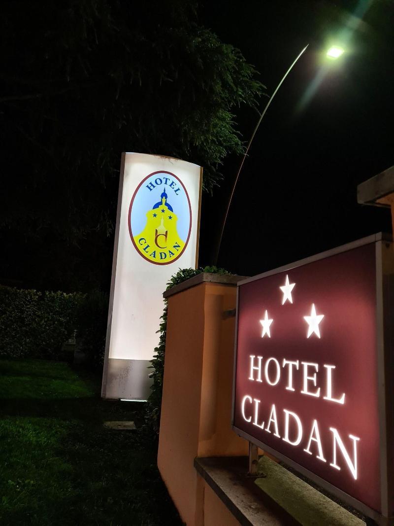 Hotel Cladan Ассизи Экстерьер фото