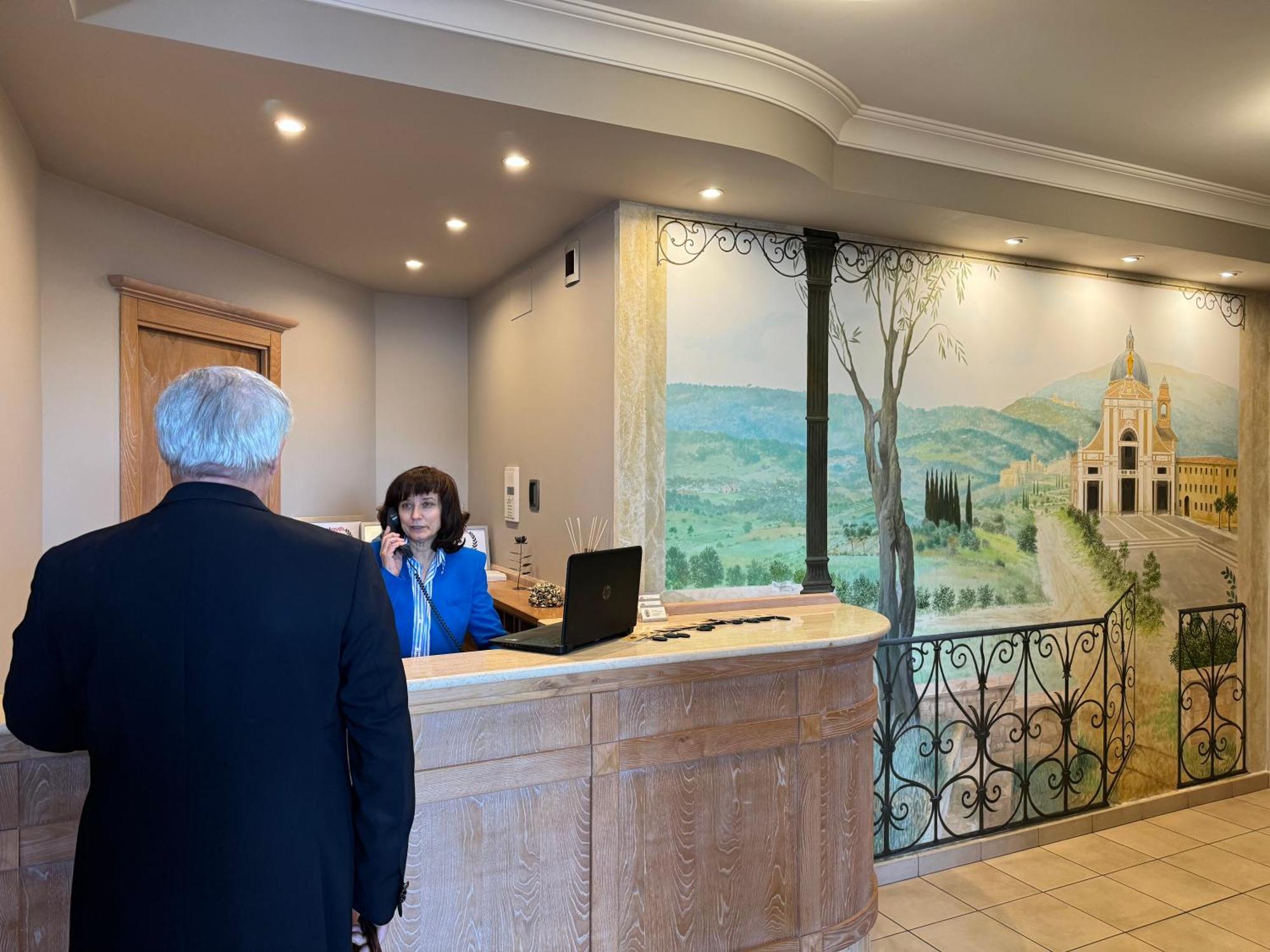 Hotel Cladan Ассизи Экстерьер фото